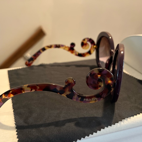 PRADA Baroque Sunglasses. Authentic, Excellent condition! - Picture 9 of 9
